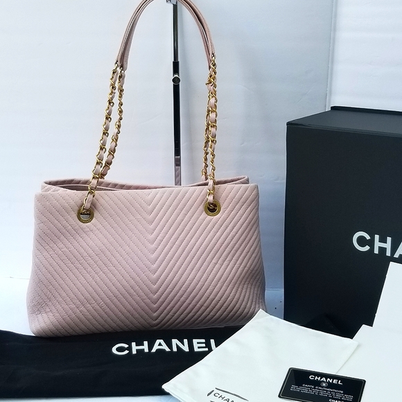 Extra pics for CHANEL Gorgeous blush Pink CC Logo V Stitch Chain Shoulder bag - Picture 13 of 16